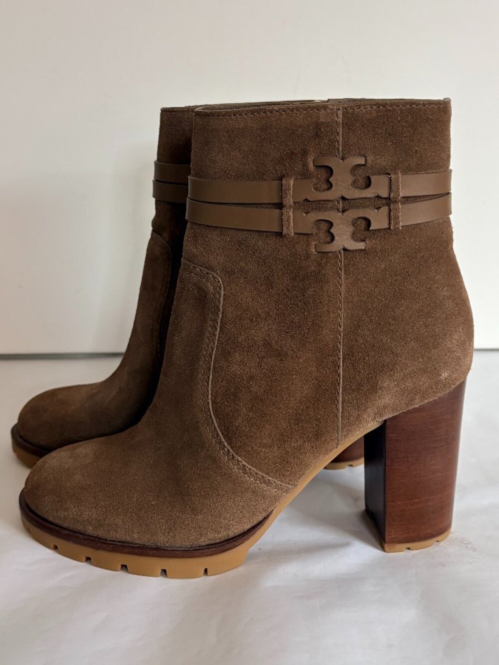Tory Burch Women Leigh Suede Tan/Brown Lug Sole Ankle Boots Size 8